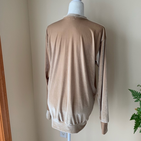 Laina Rauma gold leisure velvet top - Picture 6 of 7